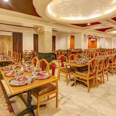 Hotel Yuvraj Vadodara Exterior photo