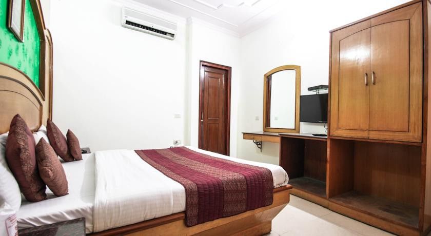 Hotel Yuvraj Vadodara Exterior photo