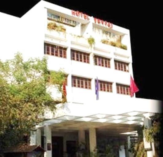 Hotel Yuvraj Vadodara Exterior photo