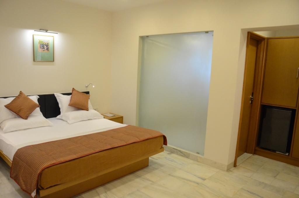 Hotel Yuvraj Vadodara Exterior photo